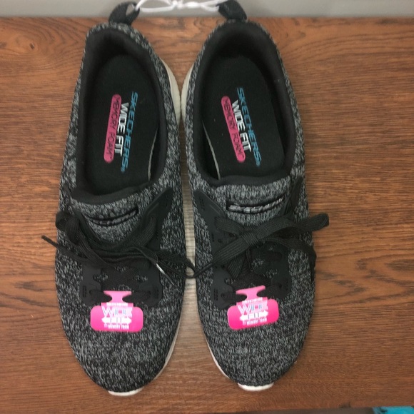 Brand new size 8 wide fit sketchers sneakers with memory foam - Picture 2 of 6